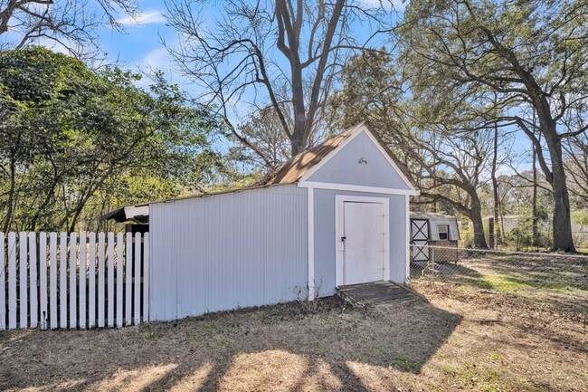 Building Photo - Charming Cottage with Modern Upgrades in Hanahan