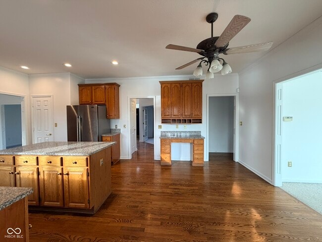 Building Photo - 1351 Woodpond N Roundabout