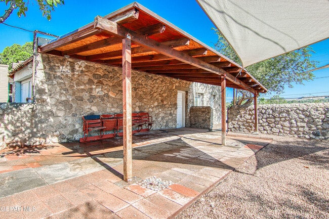 Building Photo - 801 McKelligon Dr