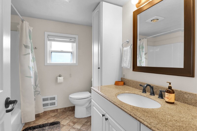 Building Photo - 2765 E 18th Ave