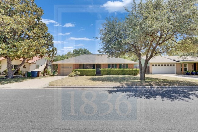 Building Photo - 8701 Clarewood Dr