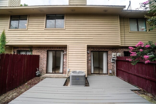 Building Photo - 2807 Elm Grove Ct