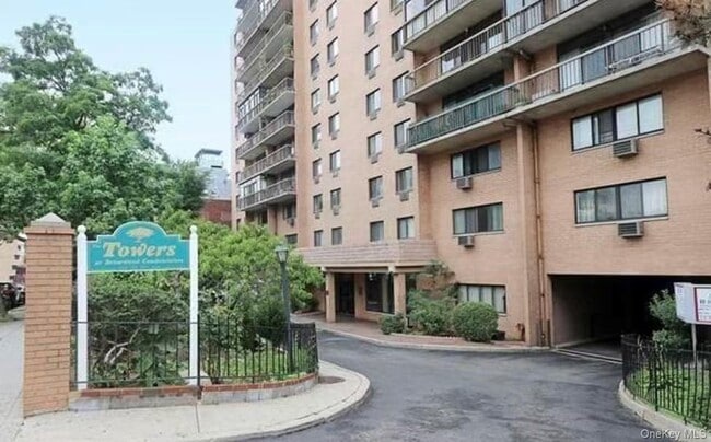 Building Photo - 136-75 37th Ave