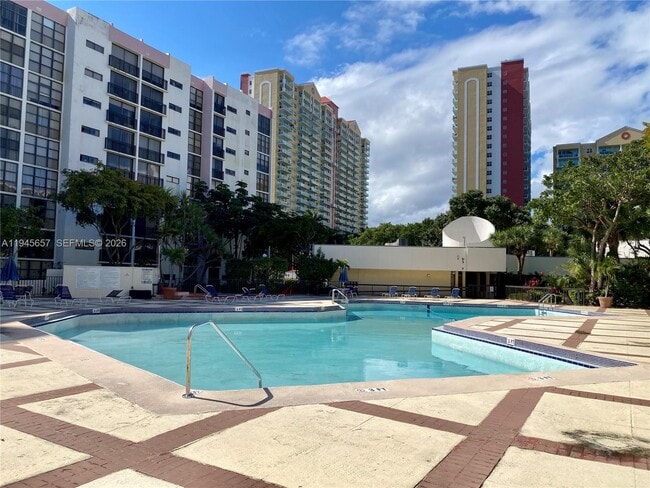 Building Photo - 17011 N Bay Rd