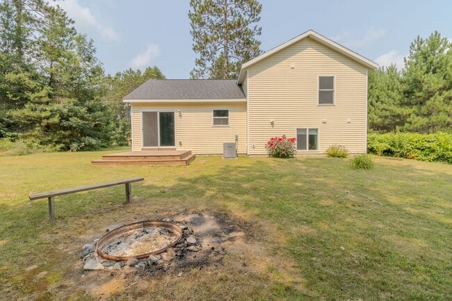 Building Photo - 11821 Lillian Lee Dr