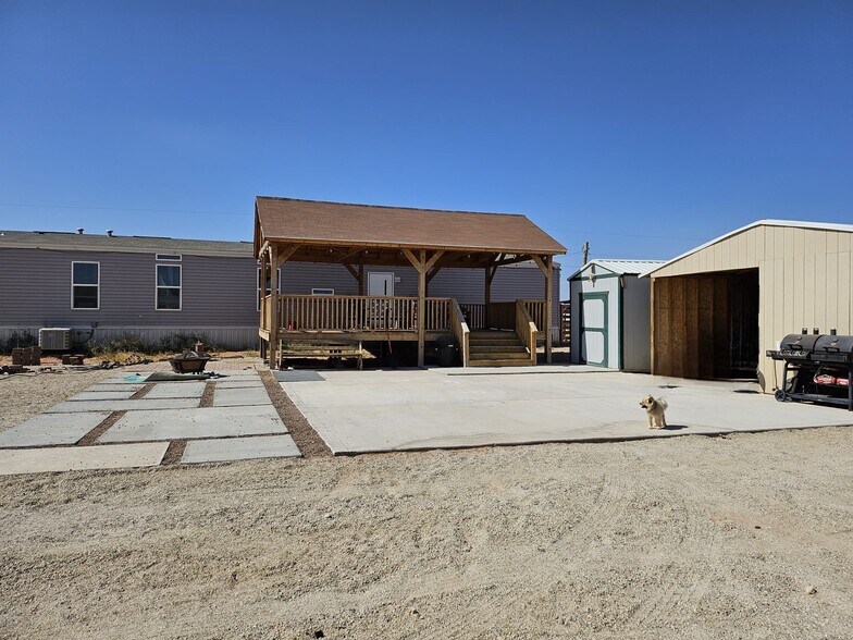 large back yard - 1136 Luna Dr
