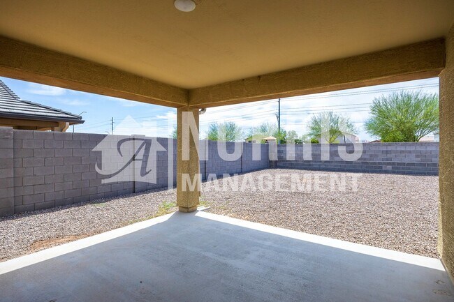 Building Photo - Very Nice Home in a Great Location