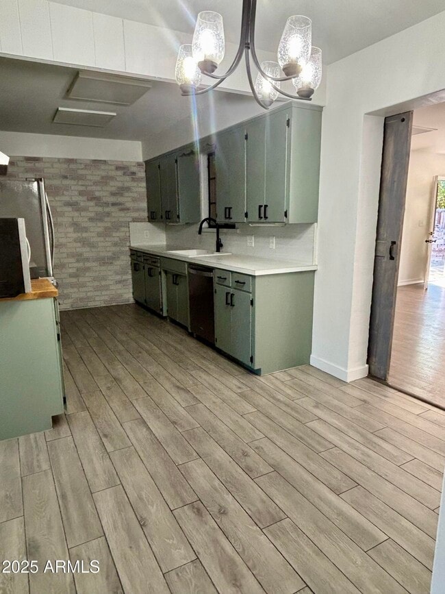 Building Photo - 2816 N 33rd Pl