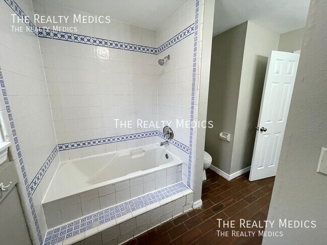 Building Photo - AMAZING 3 Bedroom 2 Bathroom Home In Orlando!