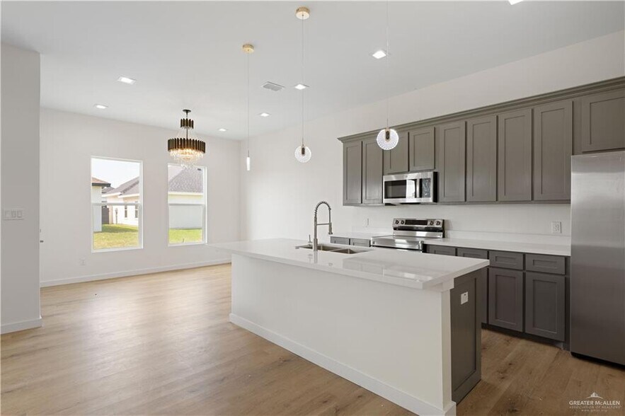 Building Photo - 1008 N Trinity St