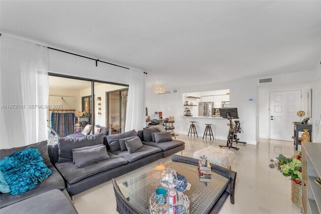 Building Photo - 20170 NE 3rd Ct