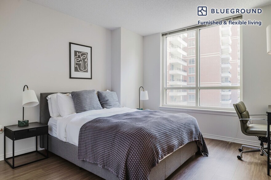 Building Photo - 850 N Randolph St