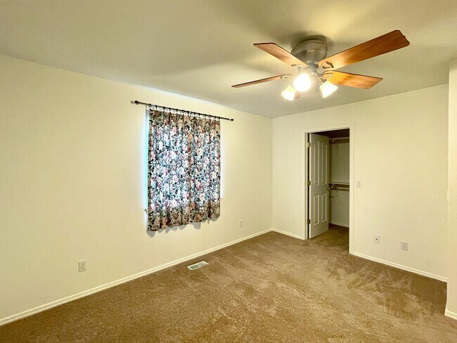 Building Photo - 539 Fall Dr
