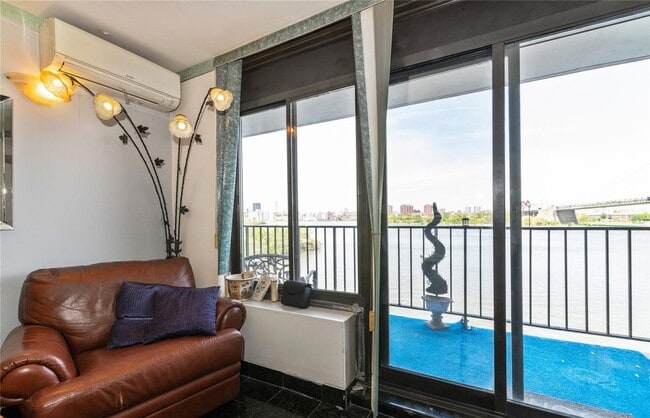 Building Photo - QShore