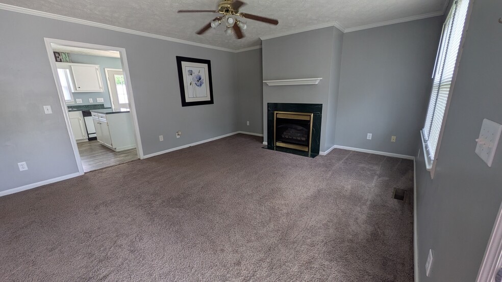 Building Photo - 629 Red Tip Cir