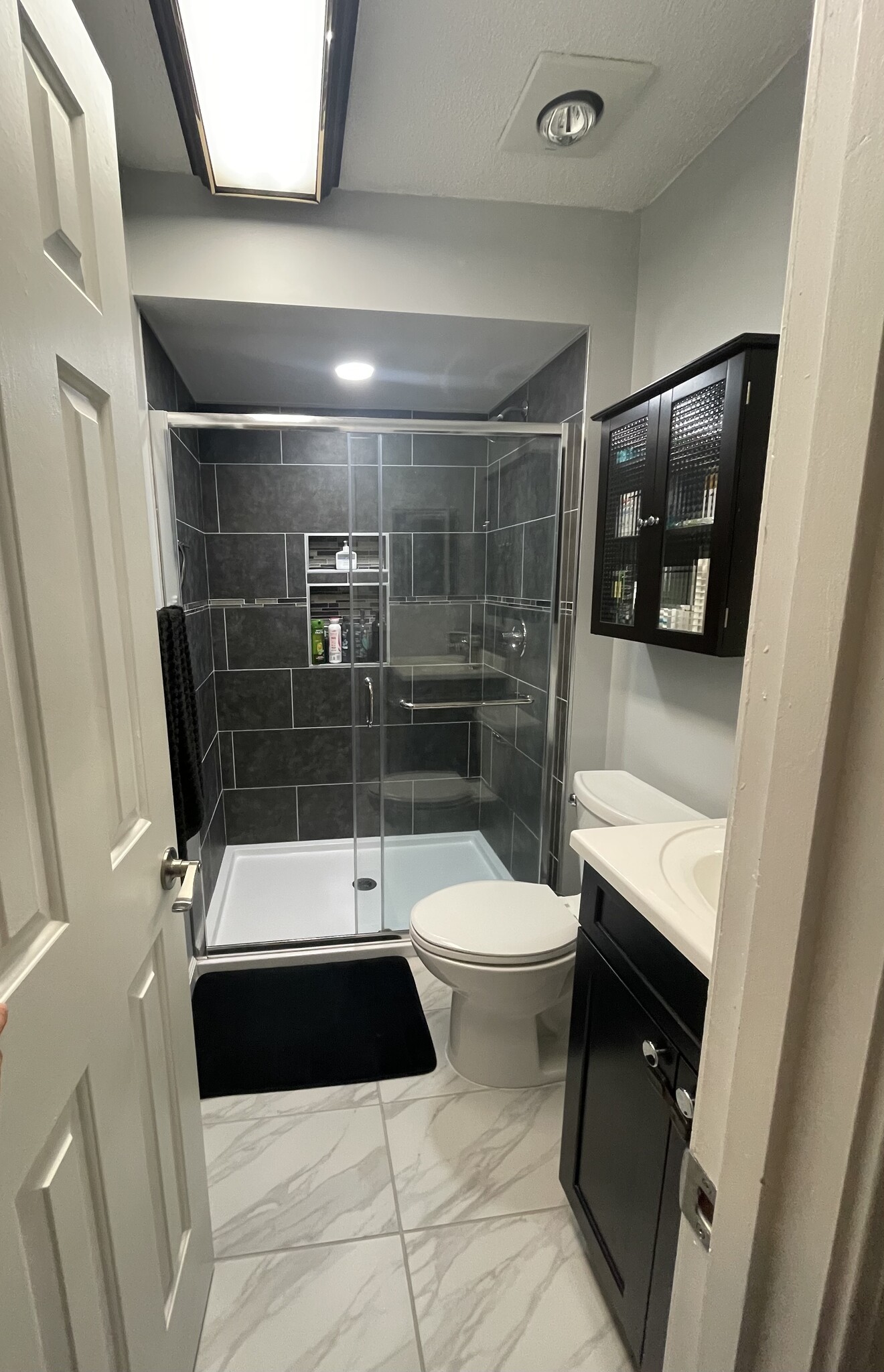 Master Bathroom - 19 Meadow Ridge E