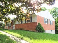 Building Photo - 437 S 9th St