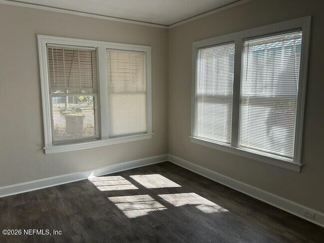 Building Photo - 678 Ivy St