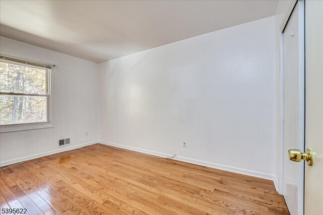 Building Photo - 536 Elsie Ave