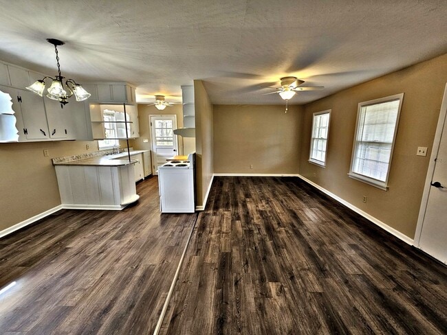 Building Photo - 3BR House - Courtland
