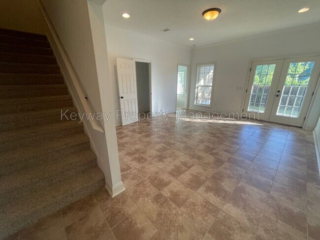 Building Photo - 880 Willow Lake