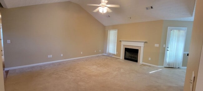 Building Photo - 4 Bedroom/ 2 Bath Home close to Fort Benning