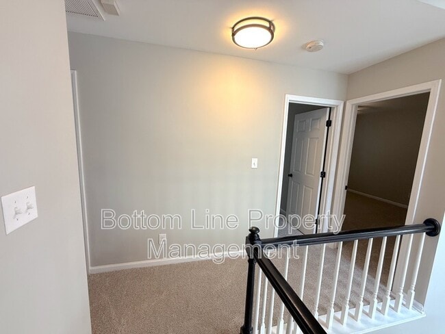 Building Photo - 2321 Heathershire Ln