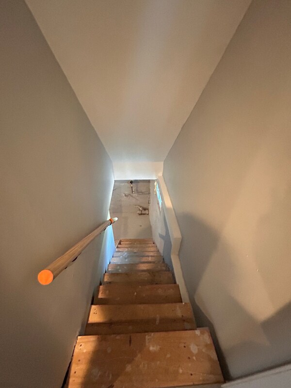 Building Photo - 240 Riverview Ave