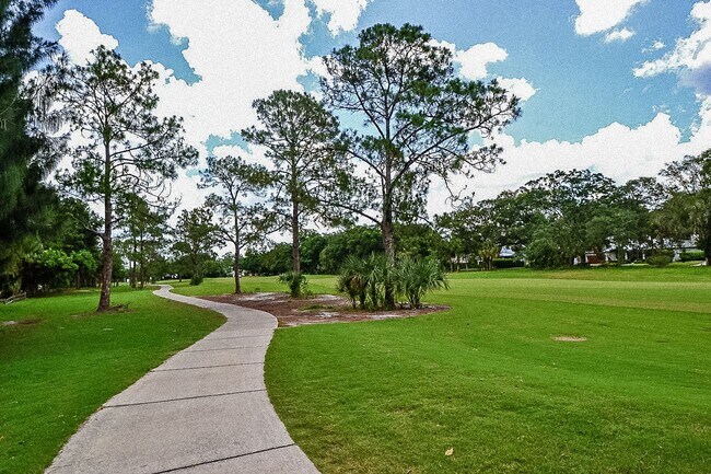 Building Photo - McLean Fairway 3036B