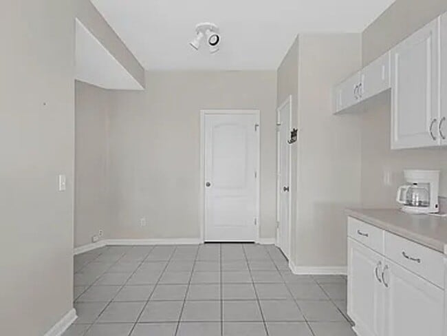 Building Photo - 2612 Ravenwood Ct