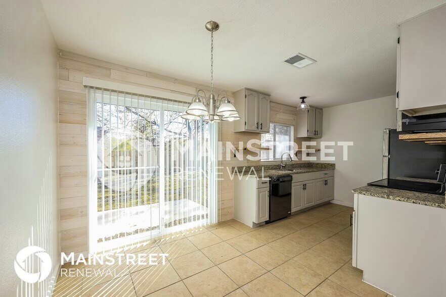 Building Photo - 5050 Gordon Cooper Dr