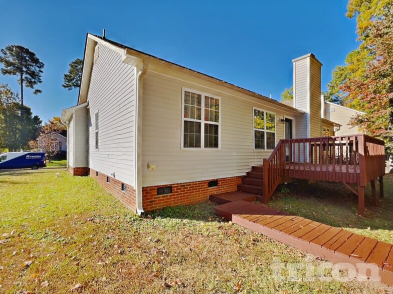 Building Photo - 121 Quiet Refuge Ln