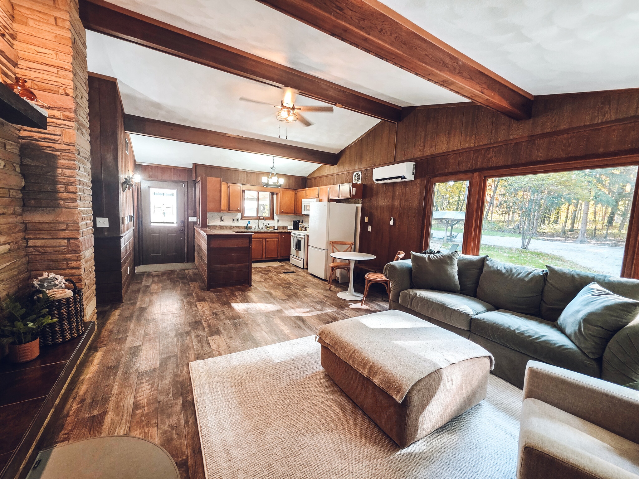 Building Photo - 1008 W Singing Woods Rd