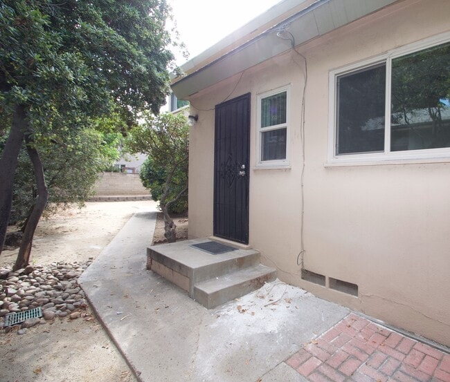 Building Photo - Centrally located 1 Bedroom 1 Bath Apartment Near SDSU & Talmadge!