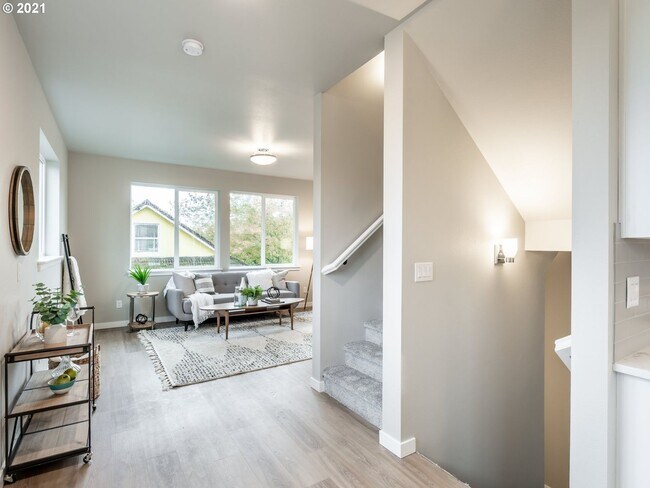 Building Photo - Detached Townhouse, 3br 3.5bth, Built 2022, Gorgeous upgrades