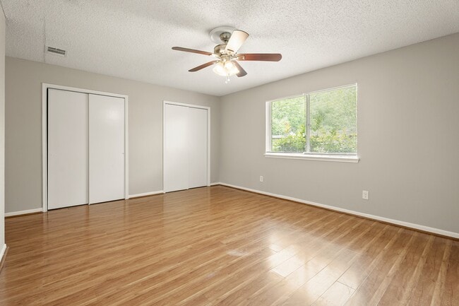 Building Photo - 15911 Mill Point Dr