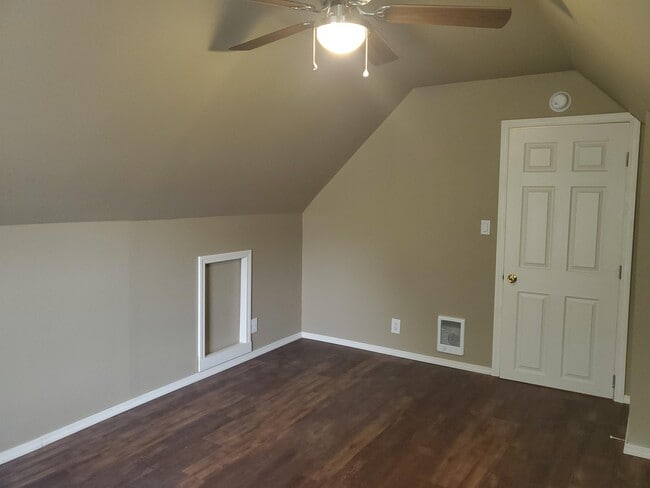 Building Photo - 3213 Center St NE