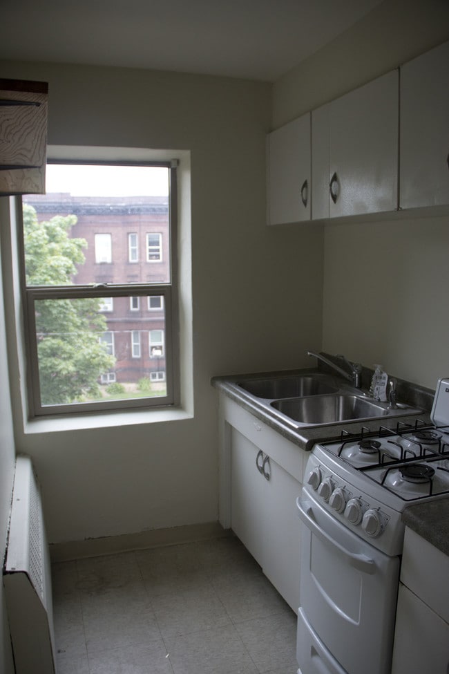 Kitchen - 8th on Campus