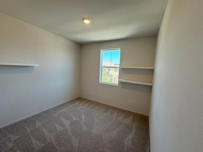 Building Photo - Beautiful House in the heart of Temecula -...