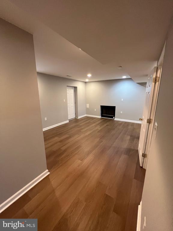 Building Photo - 11211 Surry Woods Ct