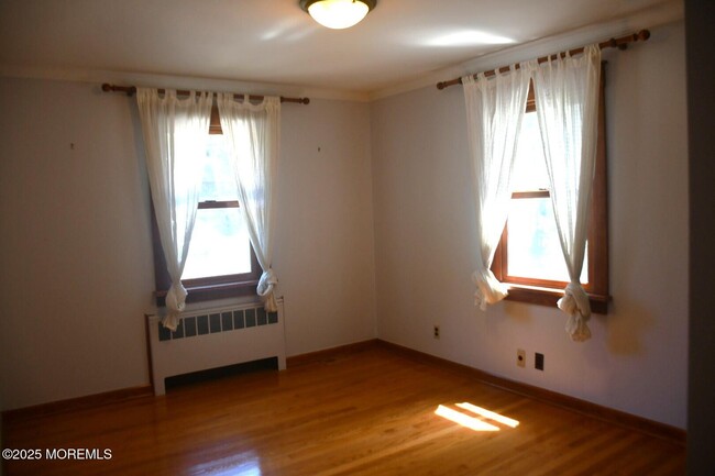 Building Photo - 303 Deerfoot Ln