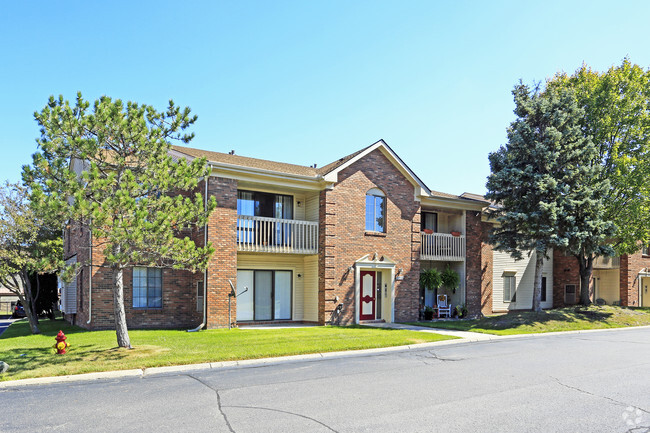 Building Photo - Greenwoods Apartments