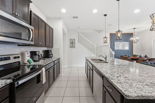 Building Photo - 2440 Dubai St