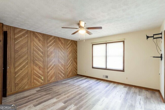 Building Photo - 3850 Apache Ln