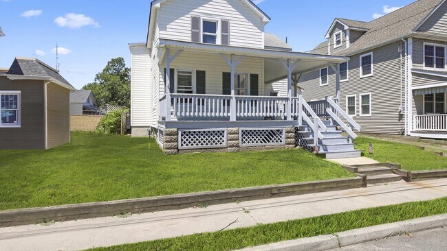 Building Photo - 1715 White St