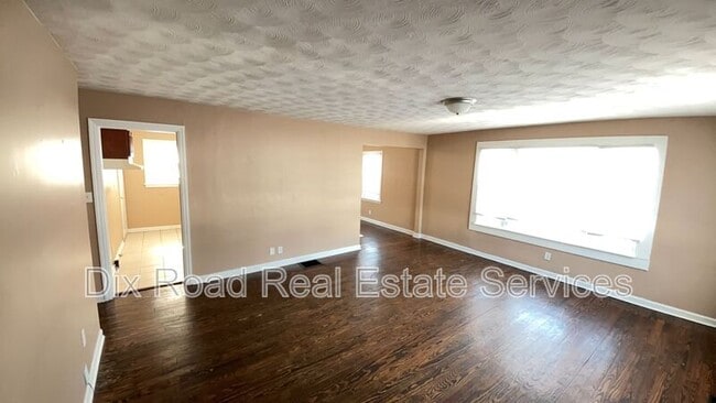 Building Photo - 344 W Parkwood Dr