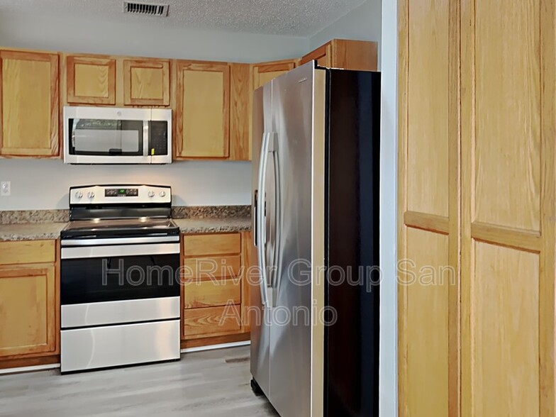 Building Photo - 8751 Ridge Mile Dr