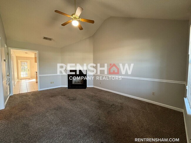 Building Photo - Text the Leasing Team at 901-820-4367 to S...