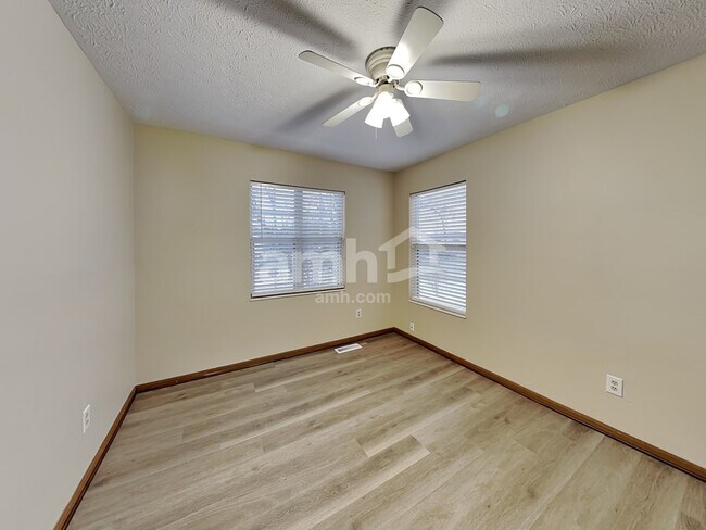 Building Photo - 1209 Nottingham Rd