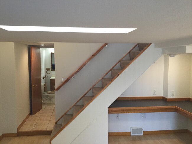 Building Photo - 2309 Wellington St